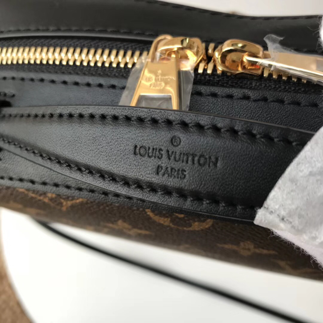 L0vis Vvtt0n Monogram Saintonge Black Handbag M43559 Bagsaa