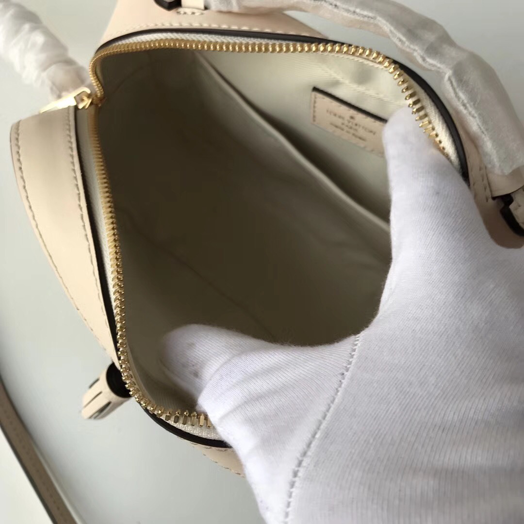 L0vis Vvtt0n Monogram Saintonge Beige Handbag M43559 Bagsaa