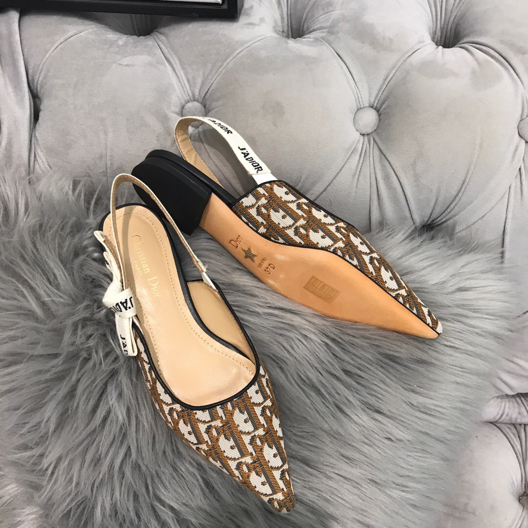 D10r Yellow Flat shoes