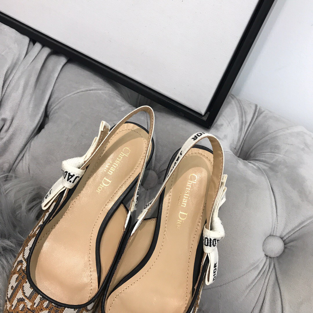 D10r Yellow Flat shoes