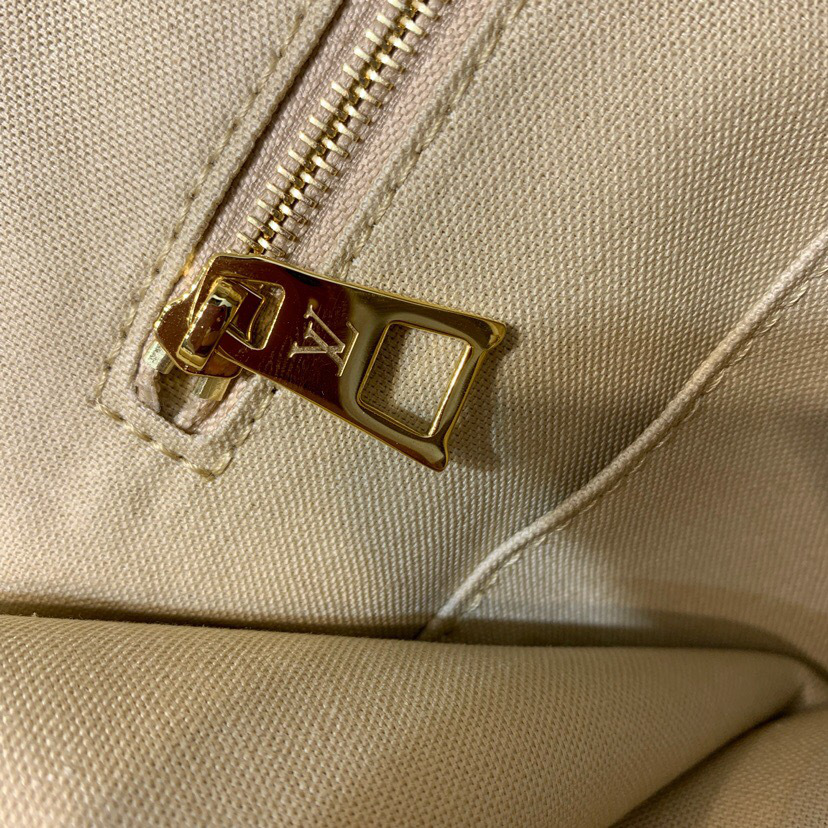 L0vis Vvtt0n Monogram Women Onthego Handbag Green and White M44570