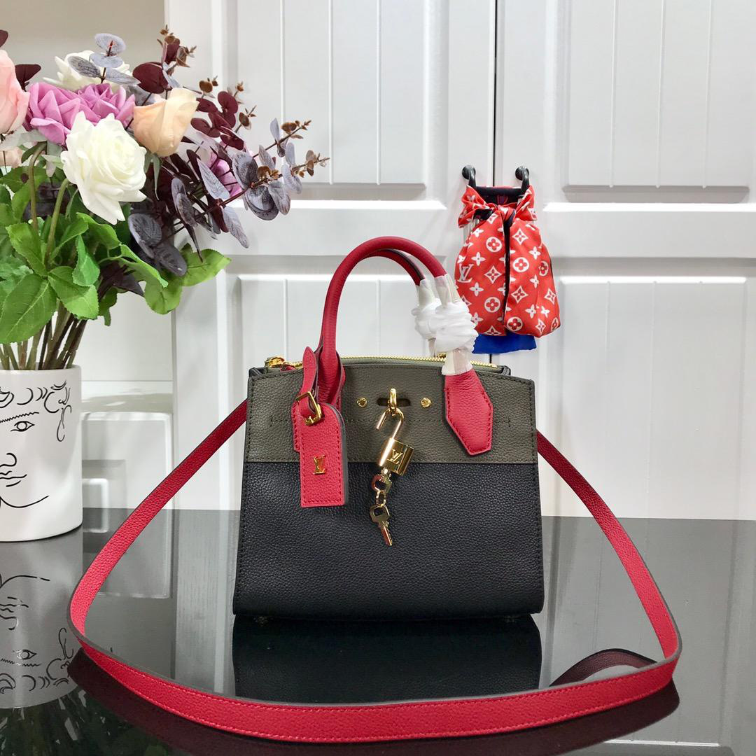 L0vis Vvtt0n 2019SS Mini Calfskin handbag Green with Black