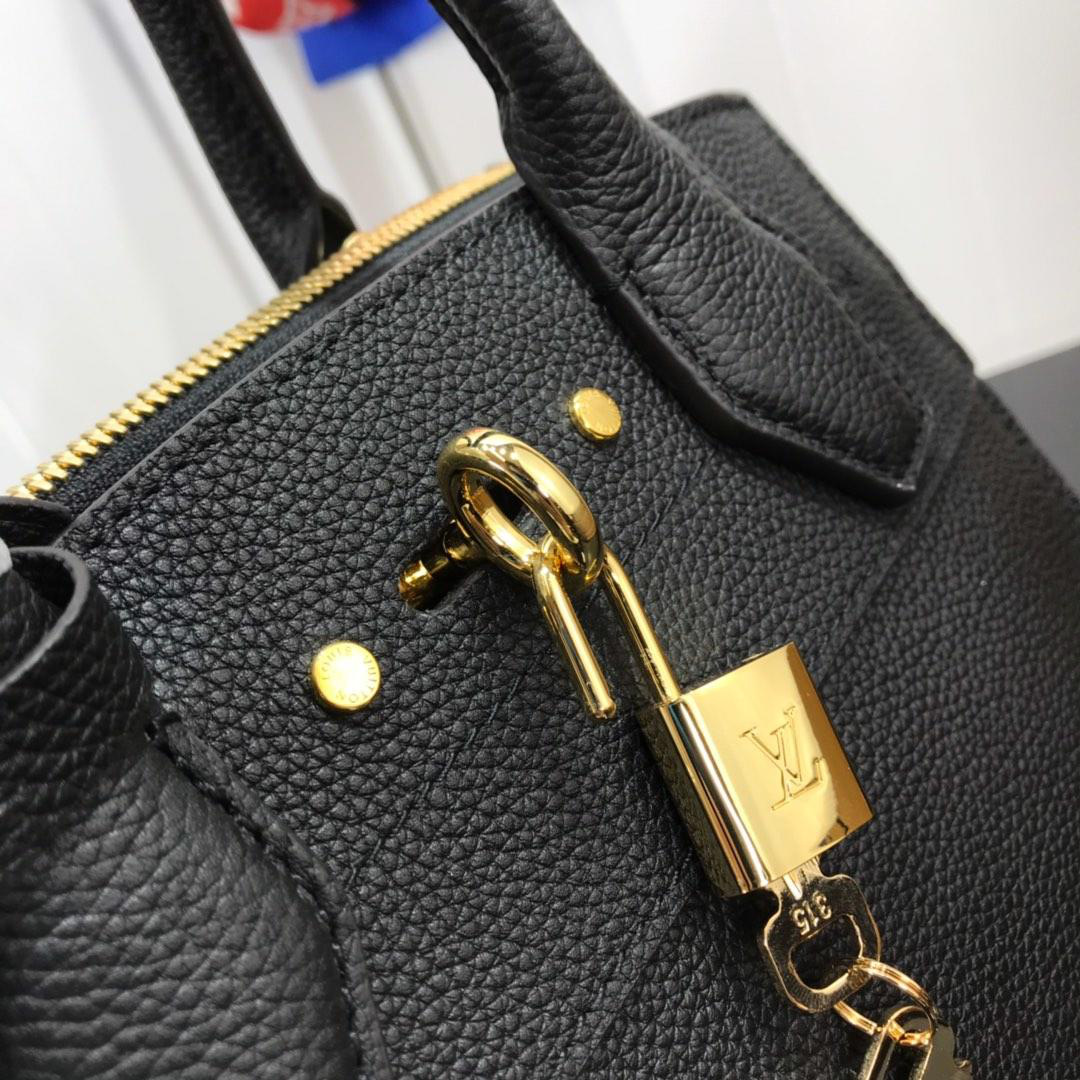 L0vis Vvtt0n 2019SS Mini Calfskin handbag Black