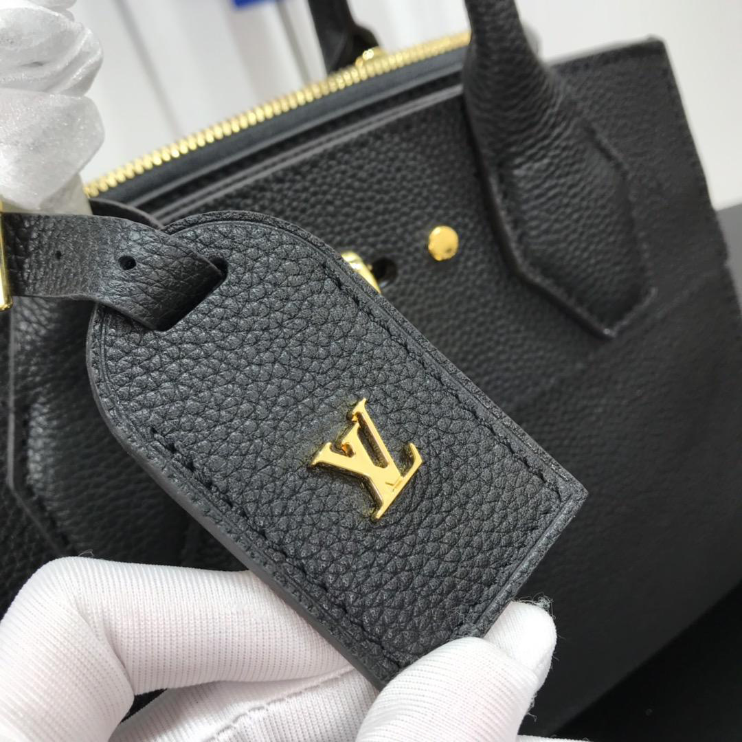 L0vis Vvtt0n 2019SS Mini Calfskin handbag Black