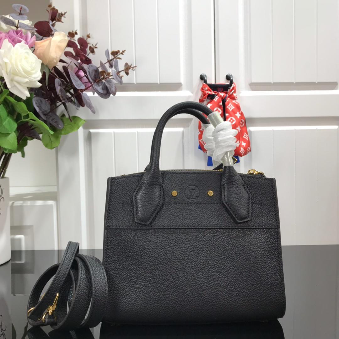 L0vis Vvtt0n 2019SS Mini Calfskin handbag Black