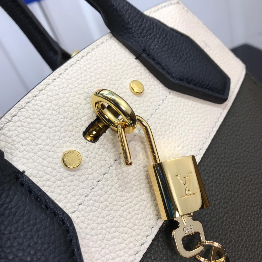 L0vis Vvtt0n 2019SS Mini Calfskin handbag Green