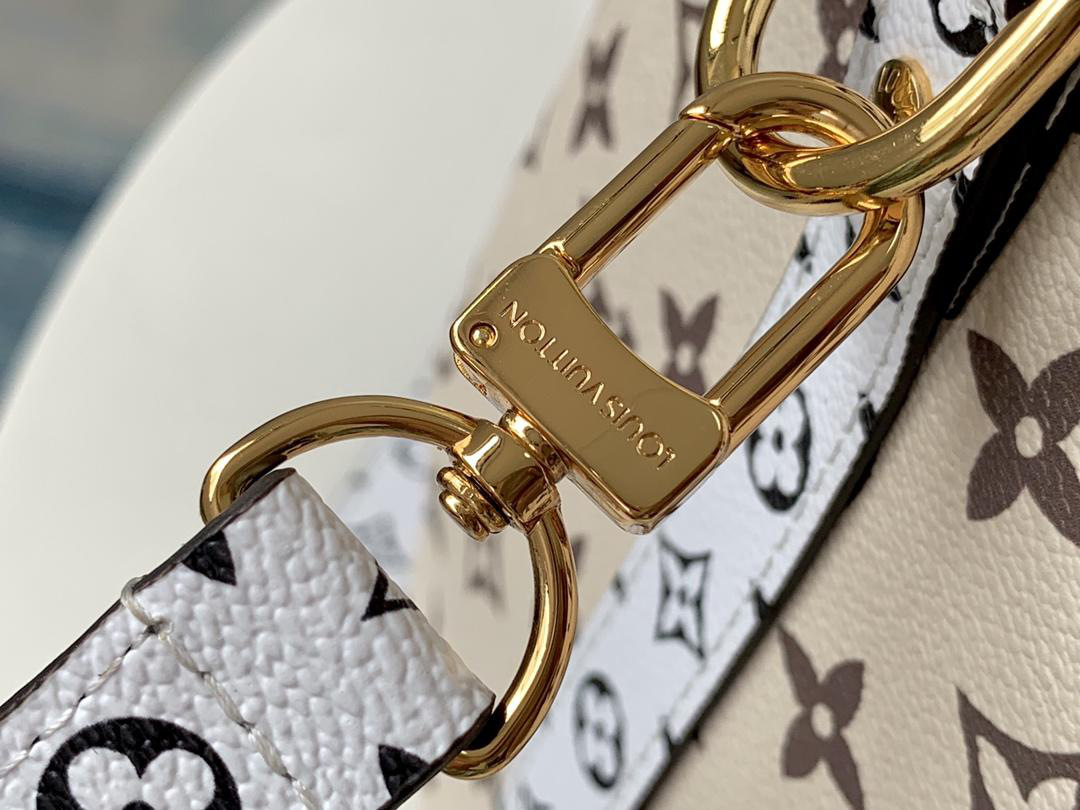 LV Speedy Bandoulière white and green Handbag 30cm M44572