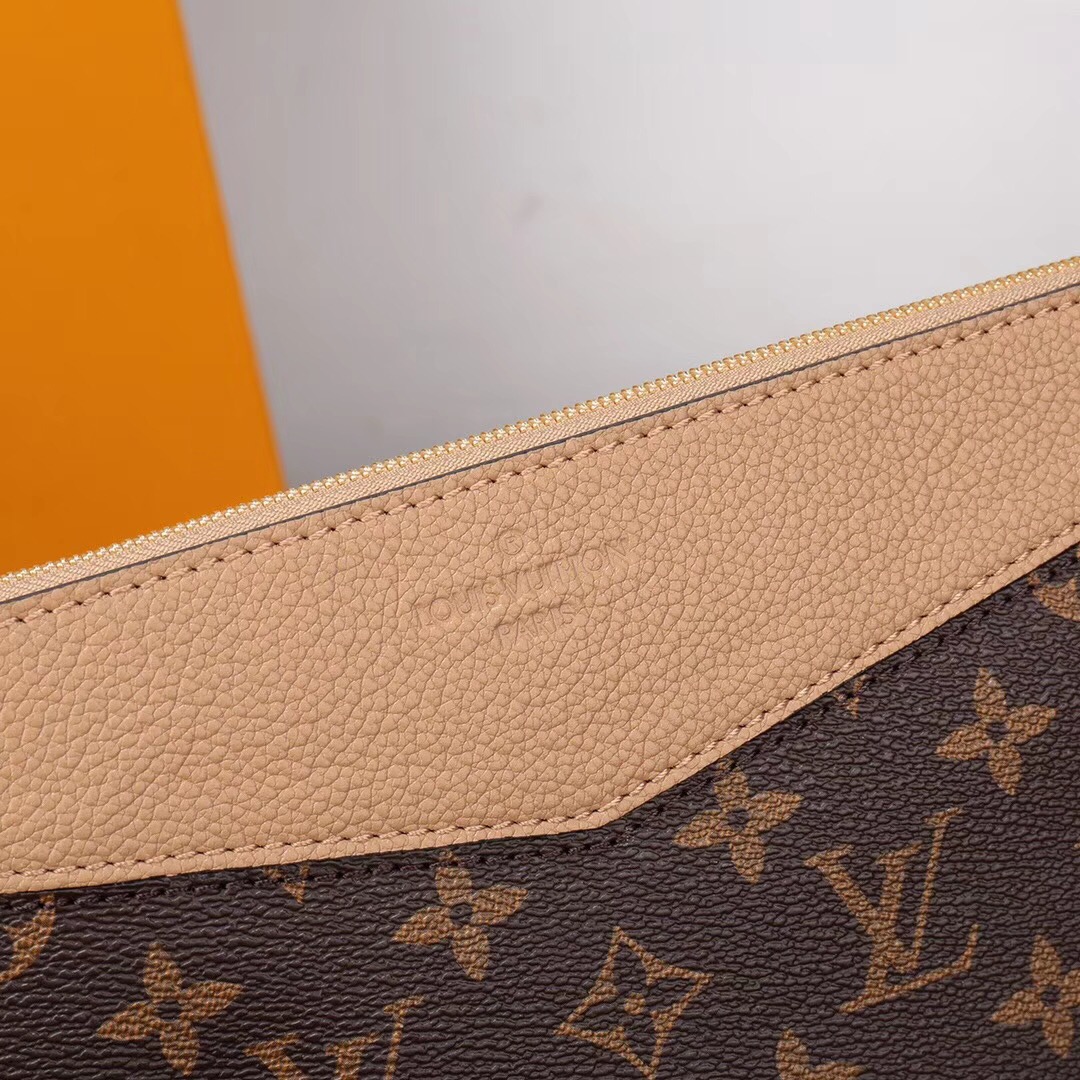 L0vis Vvtt0n Monogram Canvas Daily Pouch Sesame M64591