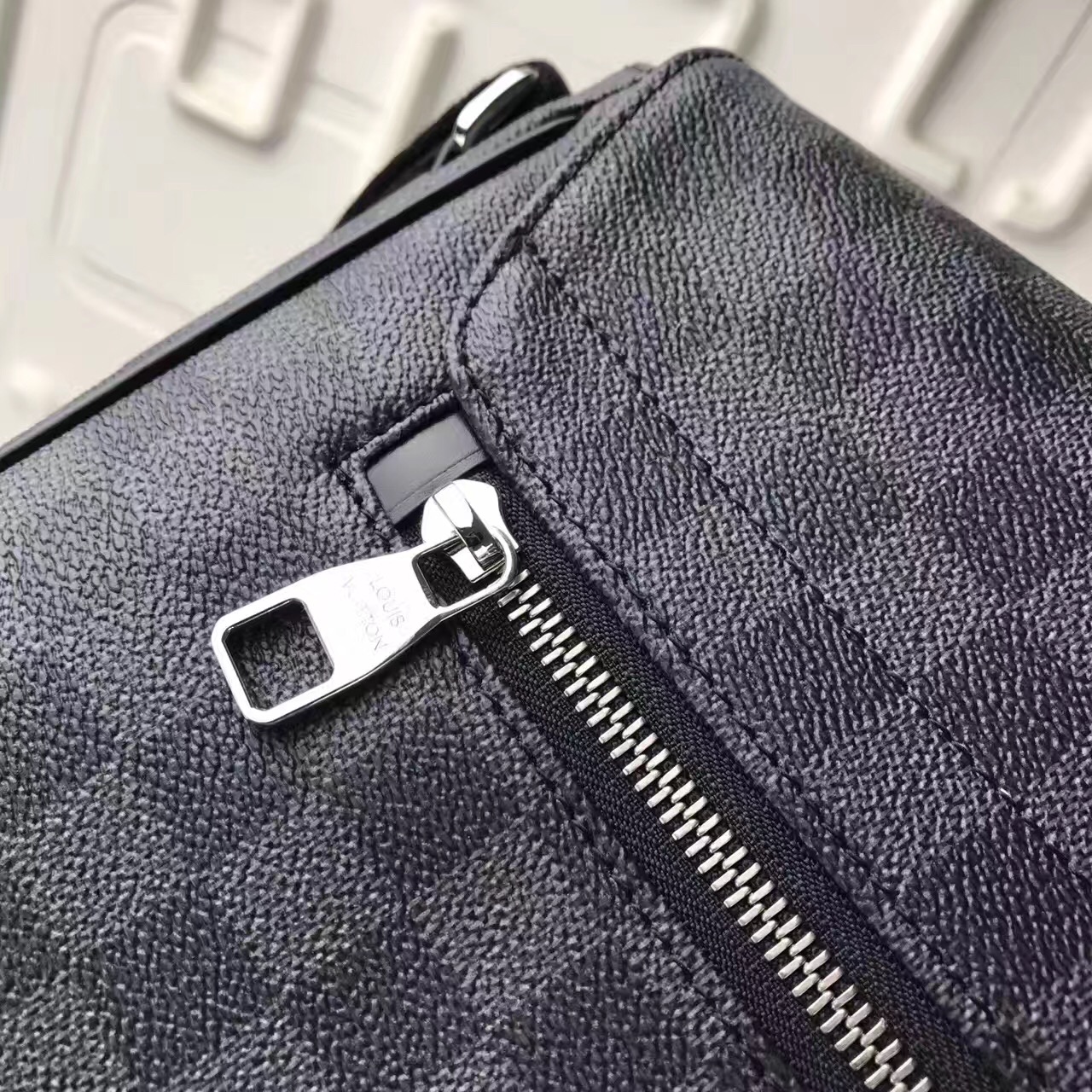 L0vis Vvtt0n Damier District Mm Messenger Bag N41212