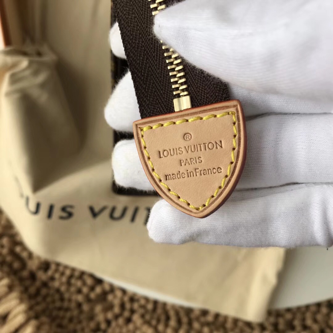 L0vis Vvtt0n toiletry pouch Monogram N47542