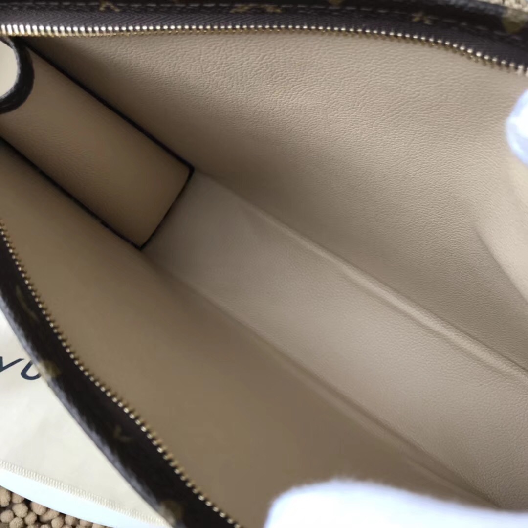 L0vis Vvtt0n toiletry pouch Monogram N47542