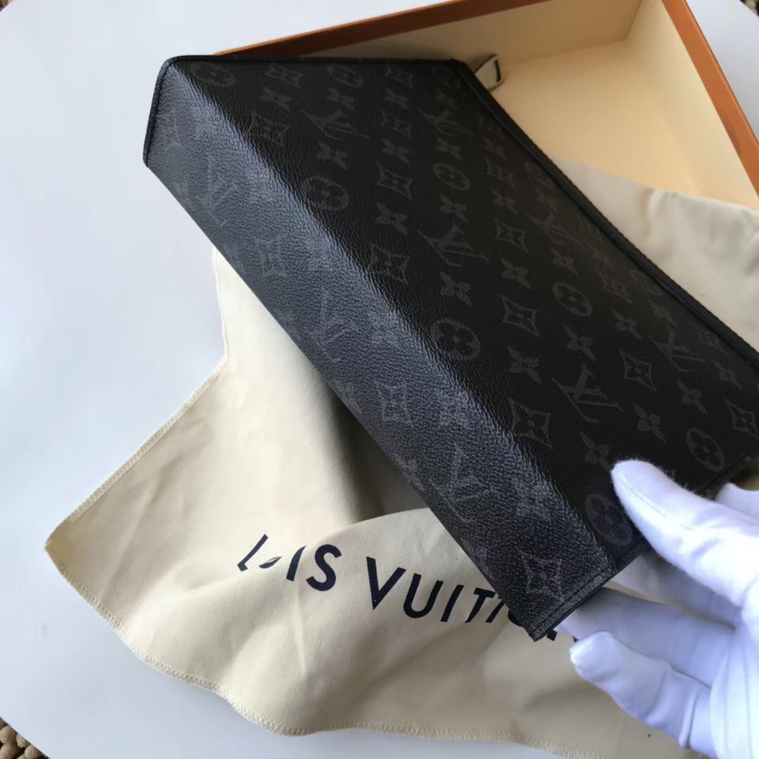 L0vis Vvtt0n toiletry pouch Monogram Black bag M41692