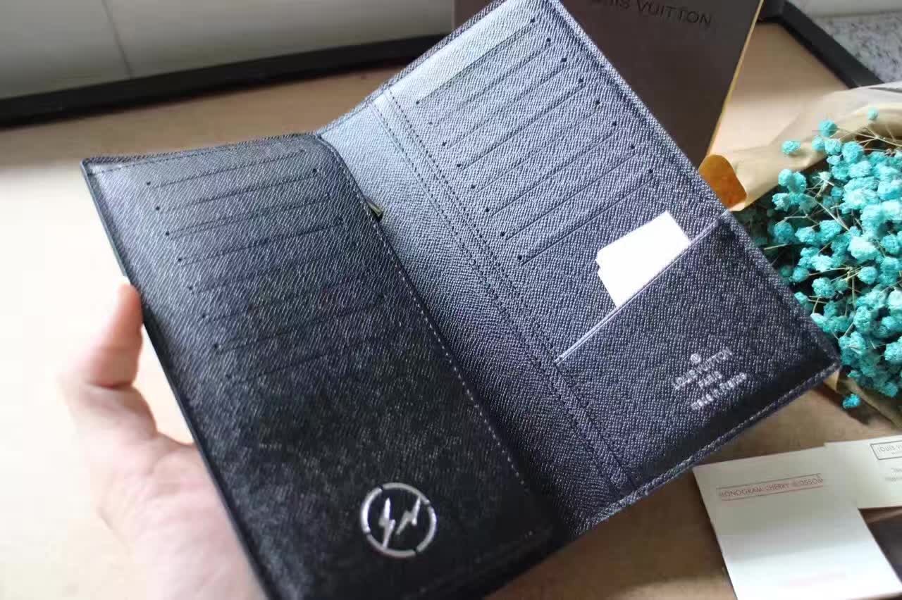 L0vis Vvtt0n Monogram Canvas small Leather men