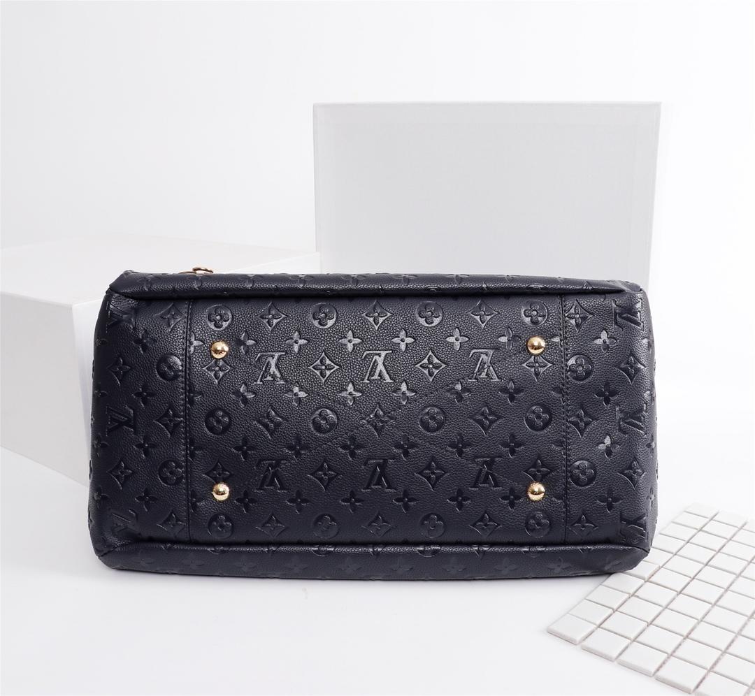 L0vis Vvtt0n Artsy Monogram Empreinte embossed leather Handbag