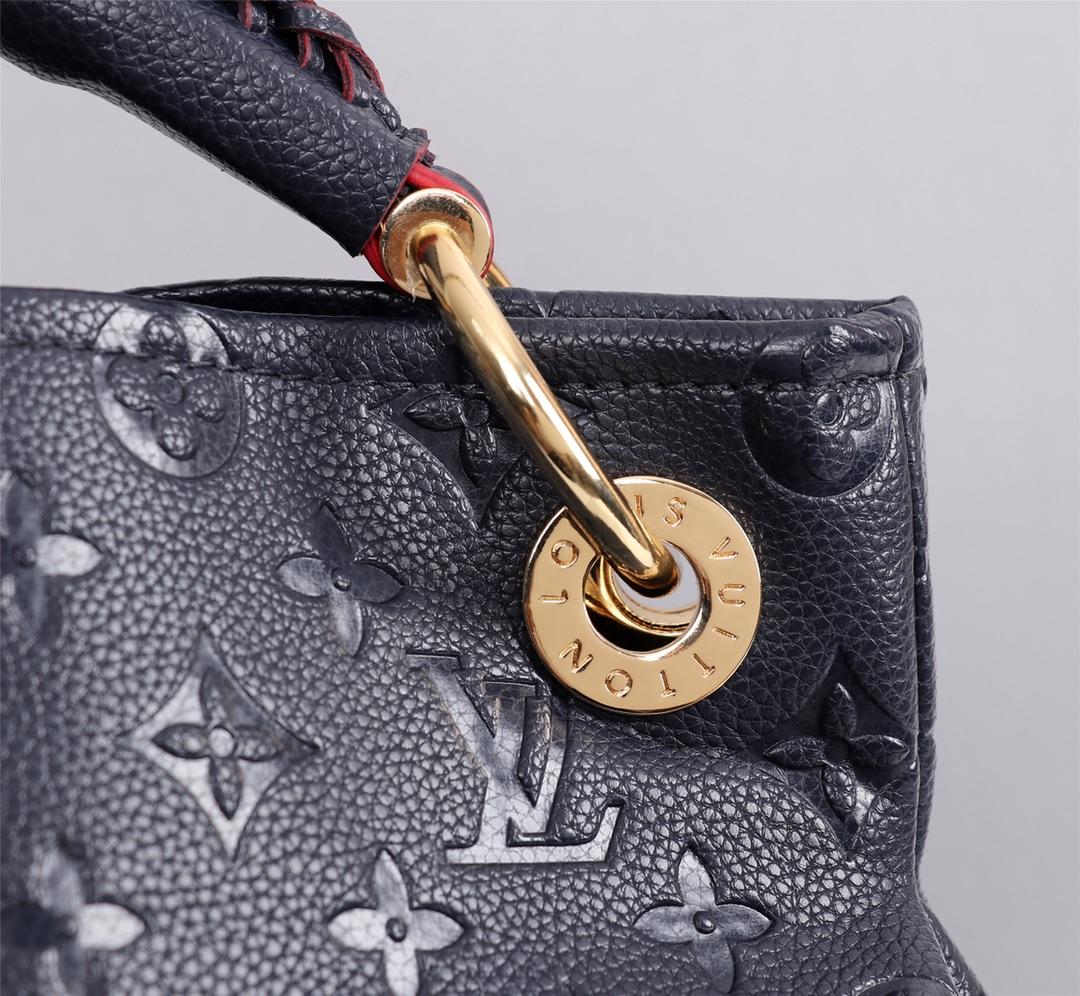 L0vis Vvtt0n Artsy Monogram Empreinte embossed leather Handbag