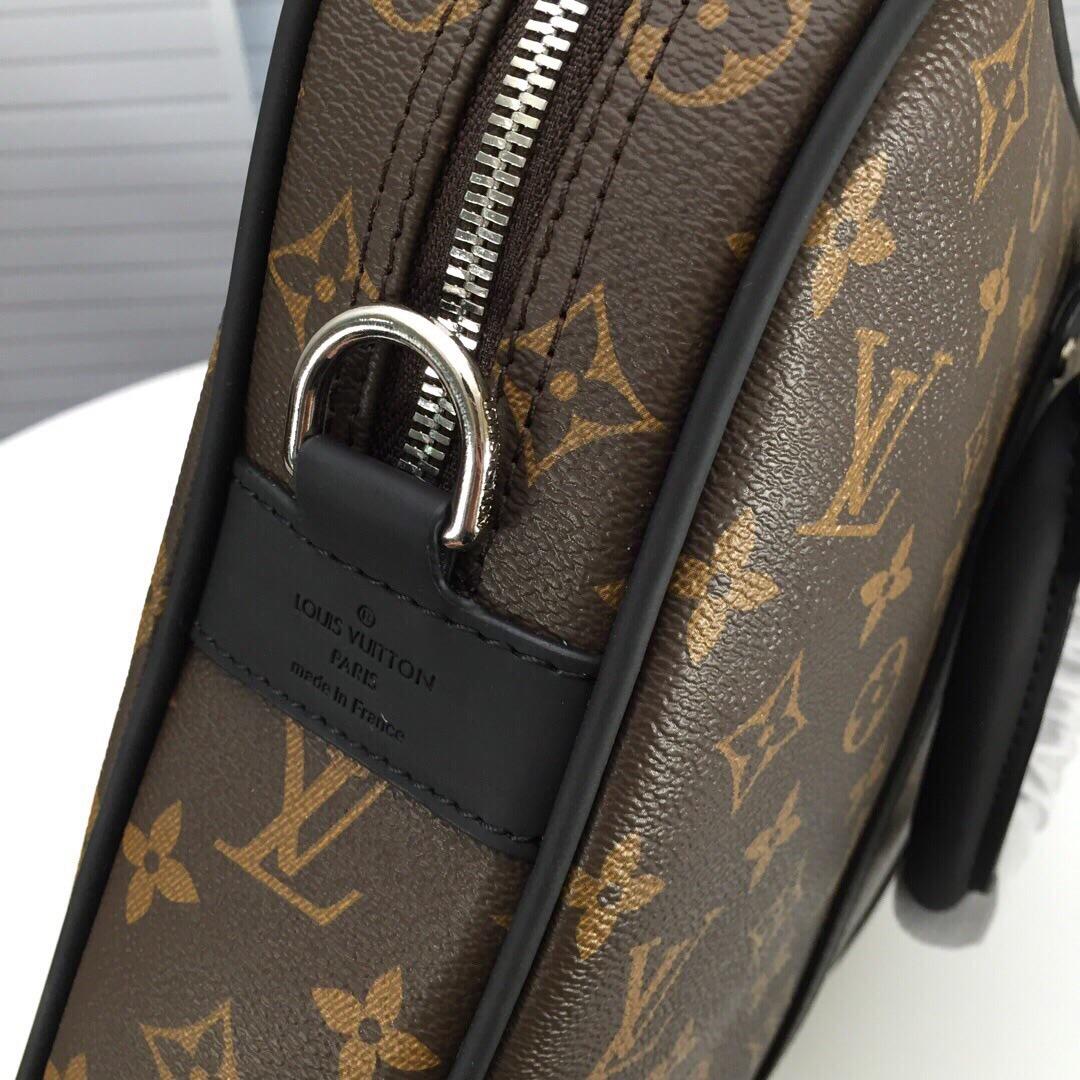L0vis Vvtt0n Monogram Porte-Documents Voyage Small Canvas bag