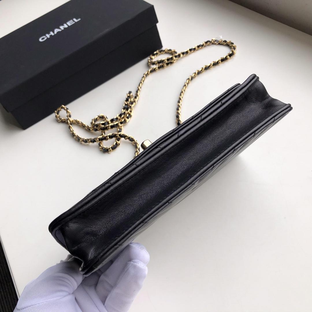 Ch**el Lamb skin V-type chain Bag Balck