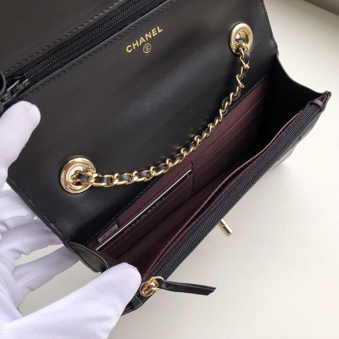 Ch**el Lamb skin V-type chain Bag Balck