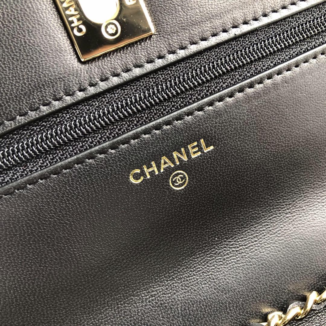 Ch**el Lamb skin V-type chain Bag Balck