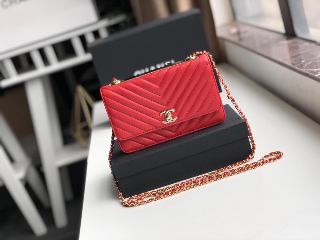 Ch**el Lamb skin V-type chain Bag Red