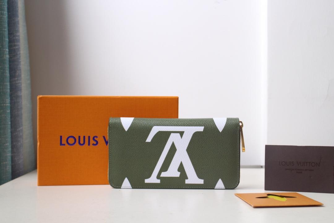L0vis Vvtt0n Micro Pochette Accessories Zipper wallet Green