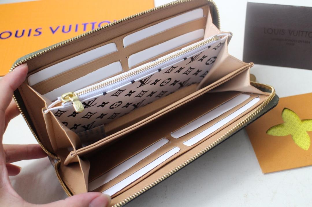 L0vis Vvtt0n Micro Pochette Accessories Zipper wallet Green