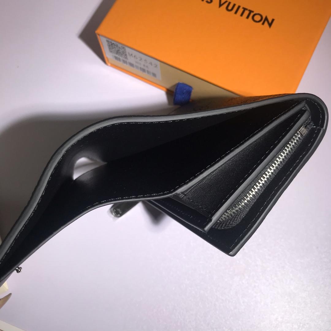 L0vis Vvtt0n Iris Compact Wallet Black Bagsaa