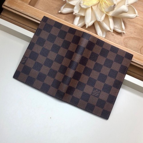 L0vis Vvtt0n Passport Holder