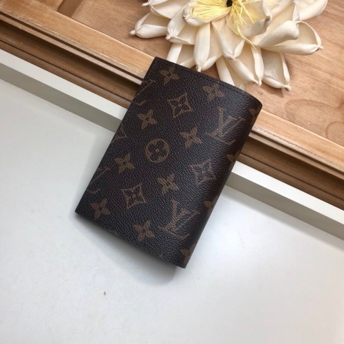L0vis Vvtt0n Passport Holder Monogram