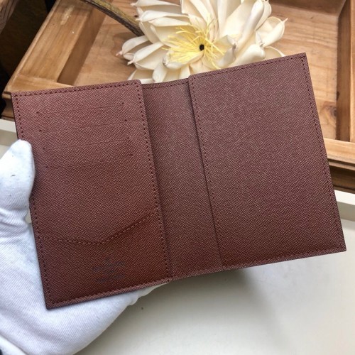 L0vis Vvtt0n Passport Holder Monogram