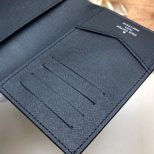 L0vis Vvtt0n Passport Holder wallet