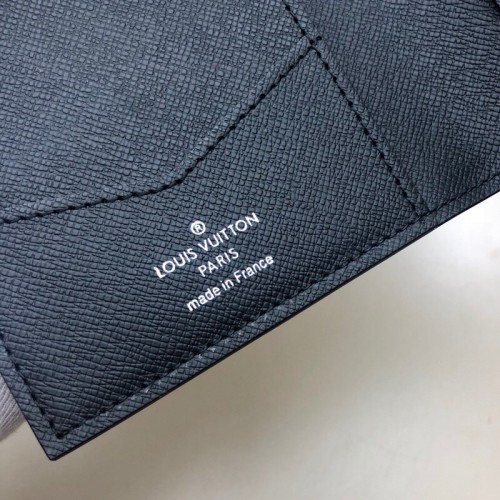 L0vis Vvtt0n Passport Holder wallet