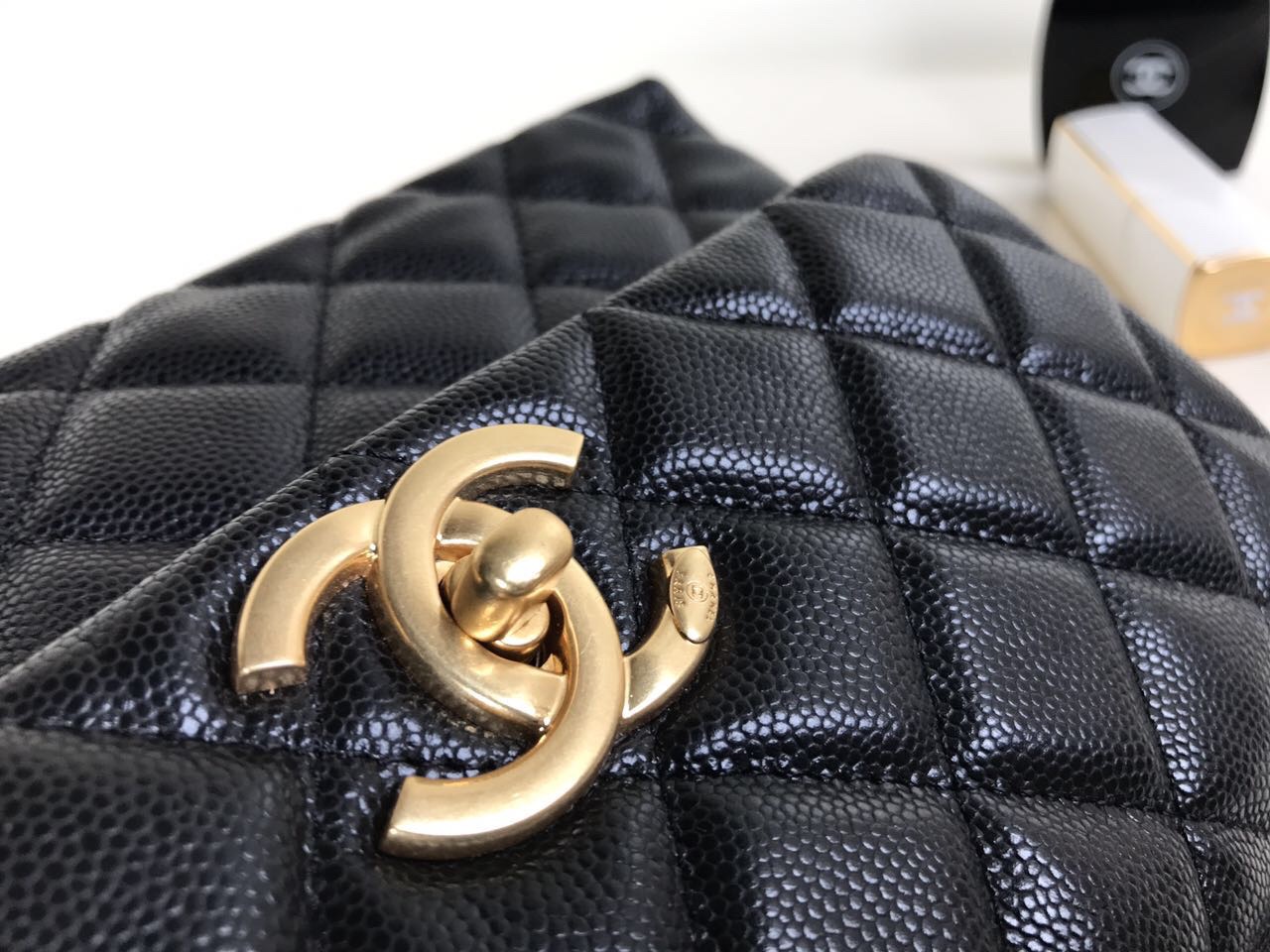 Ch**el Coco Handle Gold Caviar Black 24 cm