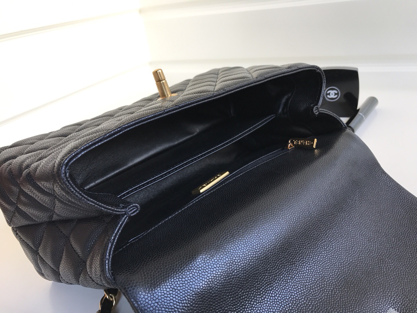 Ch**el Coco Handle Gold Caviar Black 24 cm