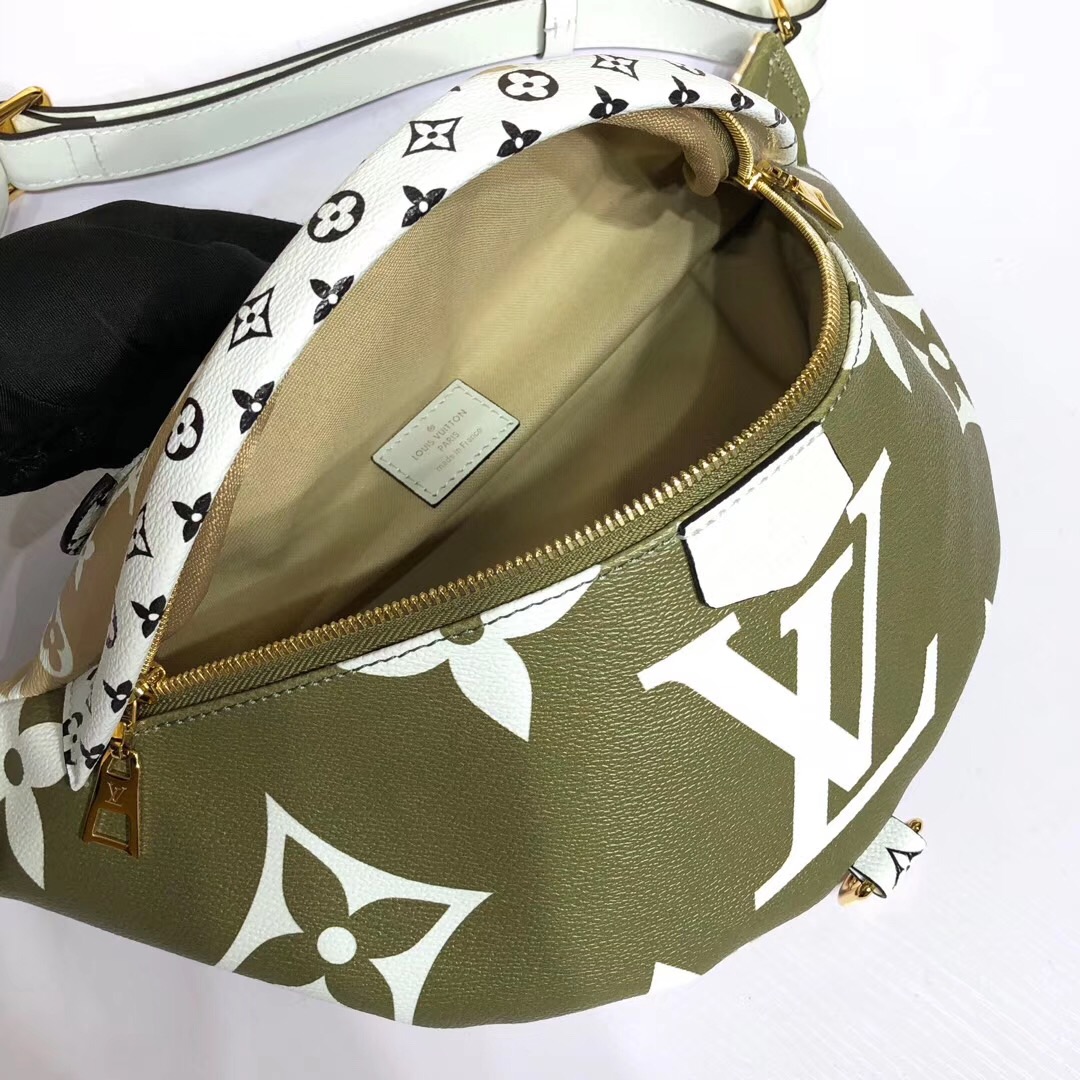L0vis Vvtt0n Monogram BUMBAG M44611