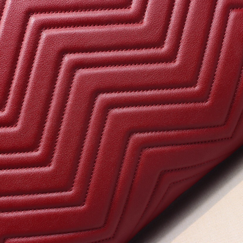 Gvc*1 GG Marmont matelassé medium tote Red 524578