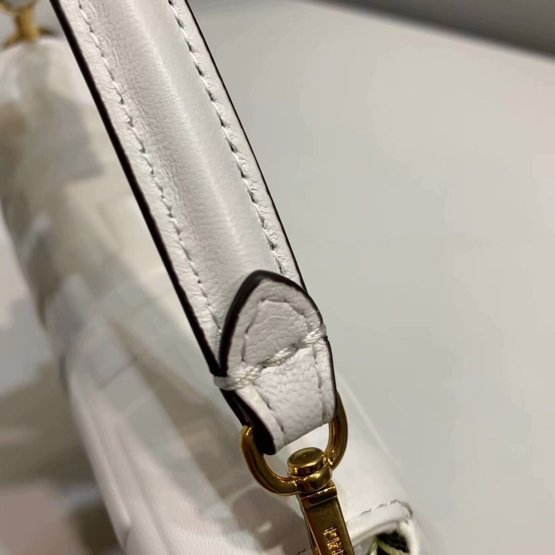 F**di Mini Baguette White 18cm