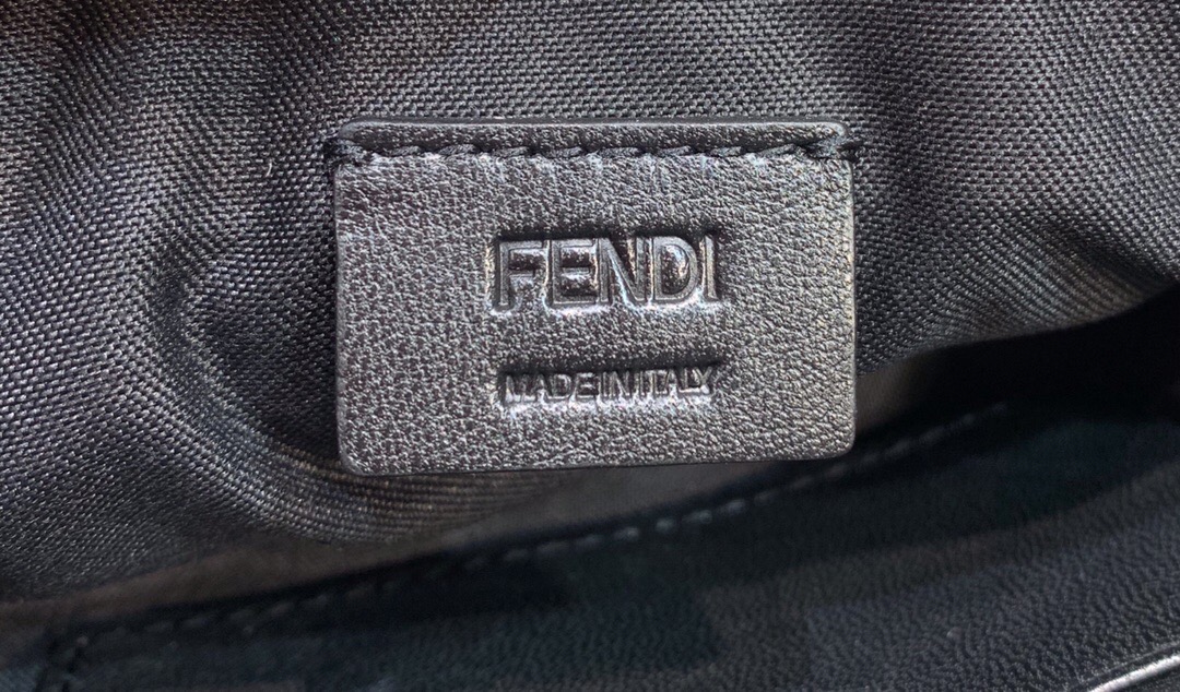 F**di Mini Baguette Black 18cm