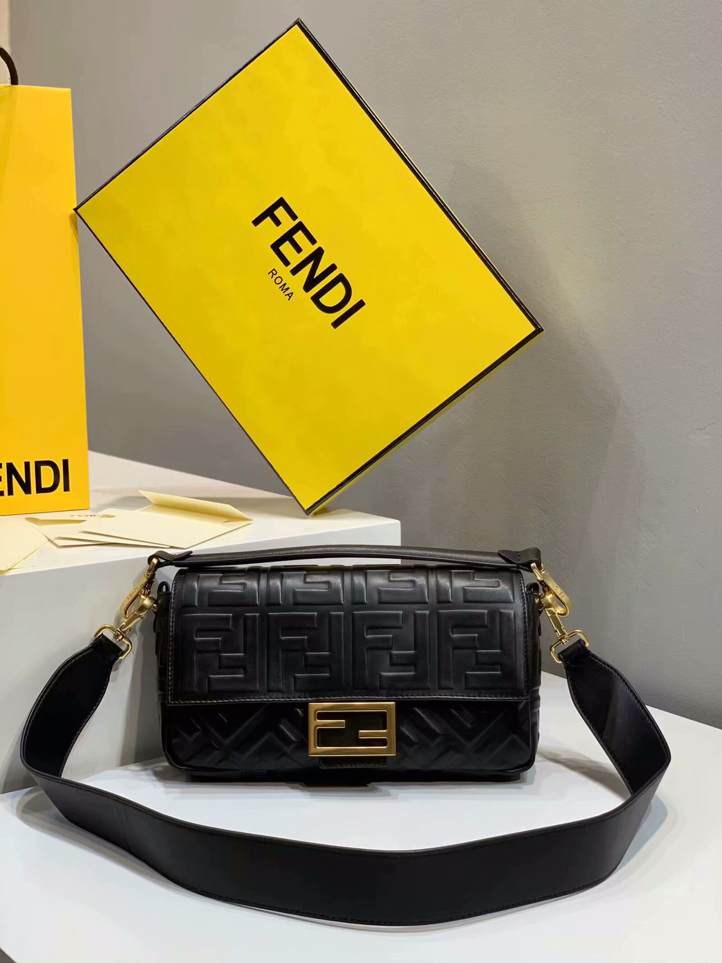 F**di Medium Baguette Black 26cm