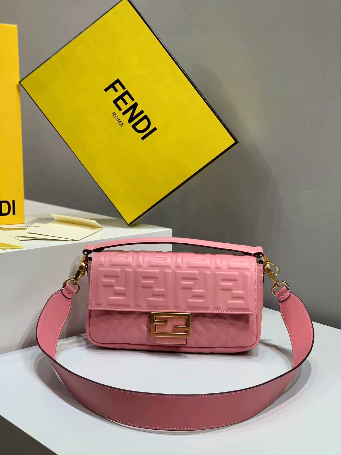 F**di Medium Baguette Pink 26cm