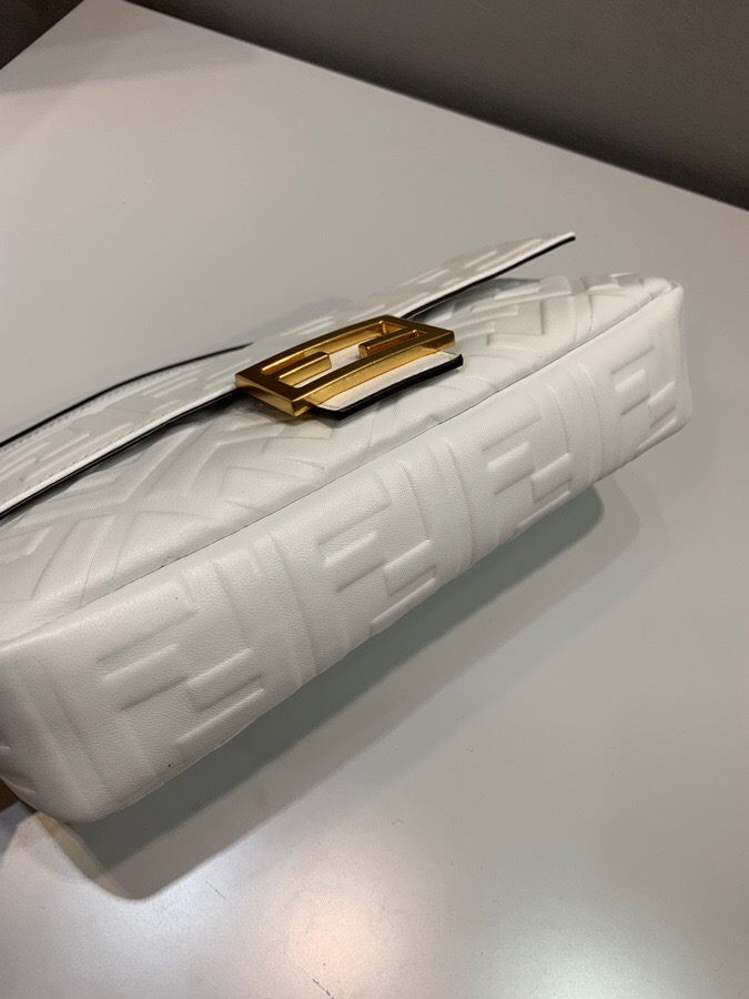 F**di Medium Baguette White 26cm