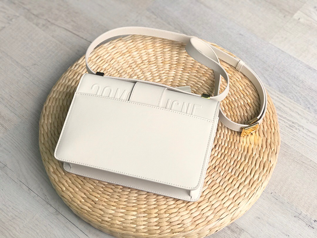 D10r Oblique Montaigne30 M9203 White