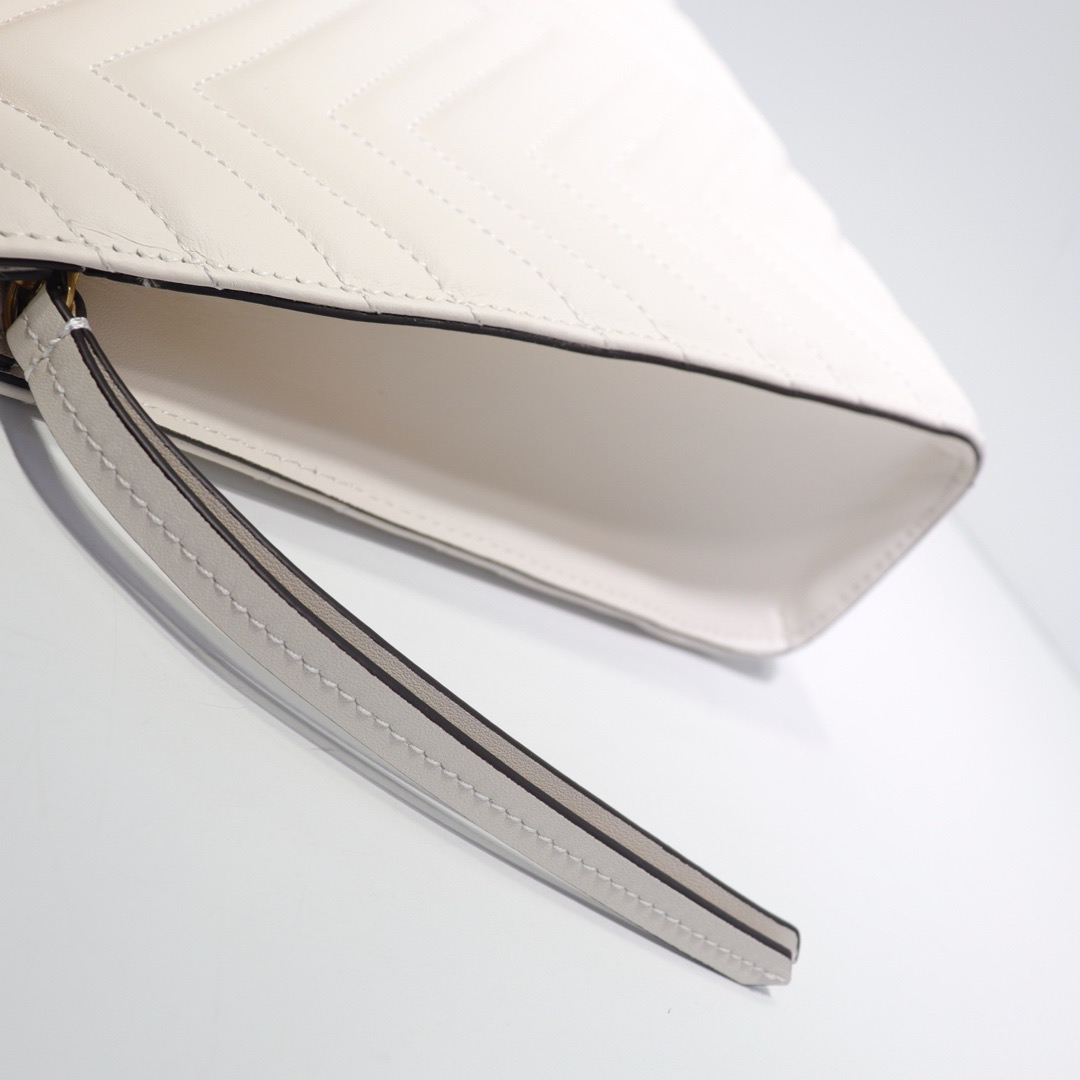 Gvc*1 Women GG Marmont matelassé clutch White 448450