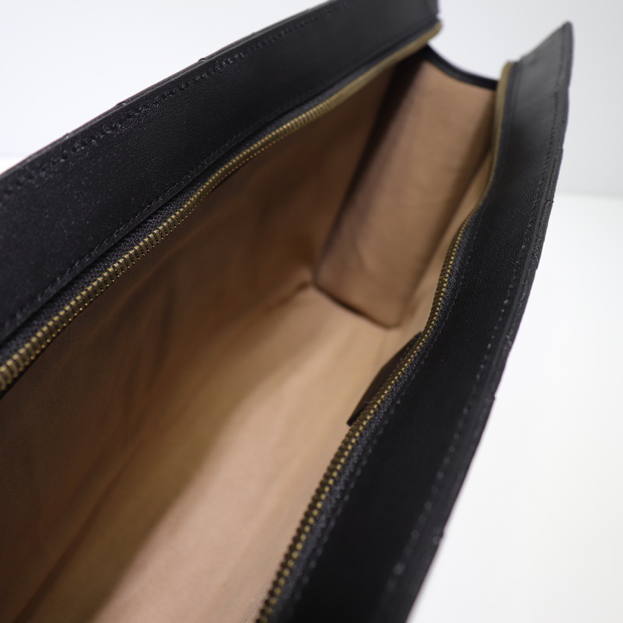 Gvc*1 Women GG Marmont matelassé clutch Black 448450