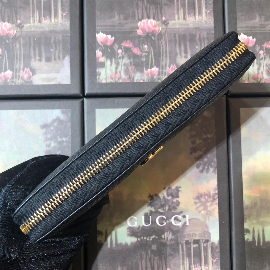 Gvc*1 Leather zip around wallet Black