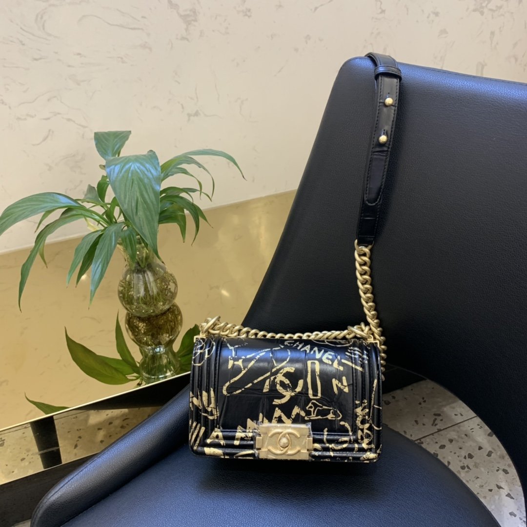 Ch**el 2019 autumn new graffiti bag 20cm