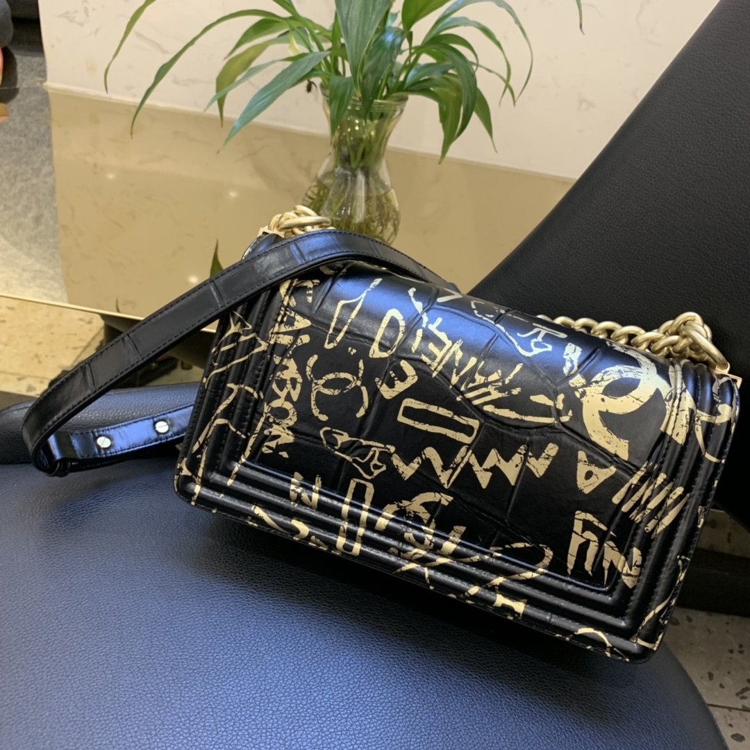 Ch**el 2019 autumn new graffiti bag 25cm