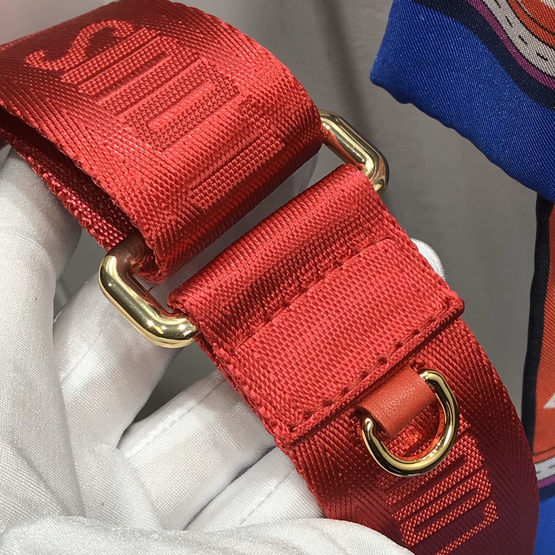 LV Pochette Favorite Monogram bag M44823