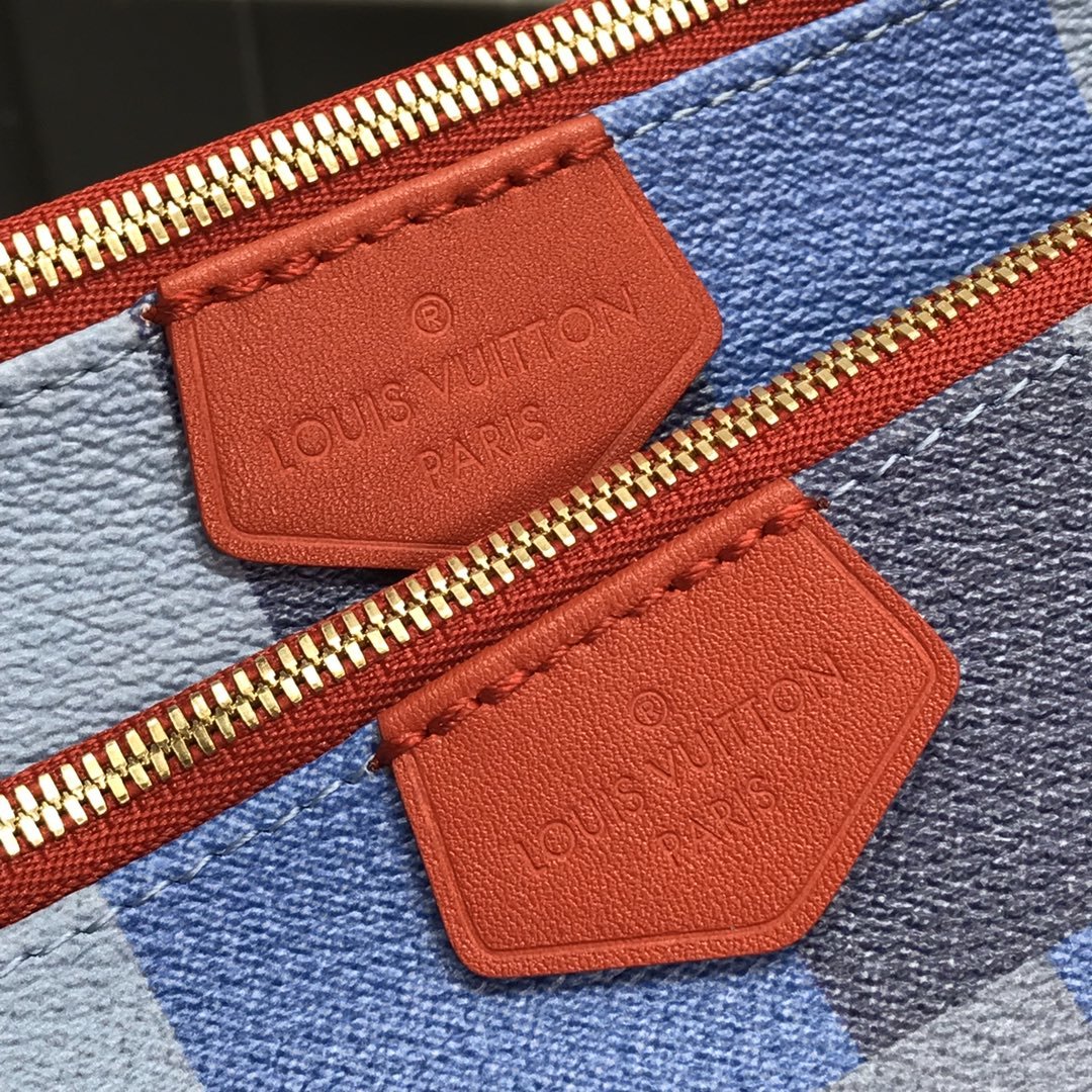 LV Pochette Favorite Monogram bag M44823
