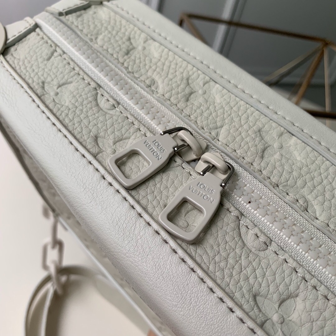 L0vis Vvtt0n M44478 MONOGRAM SOFT TRUNK WHITE
